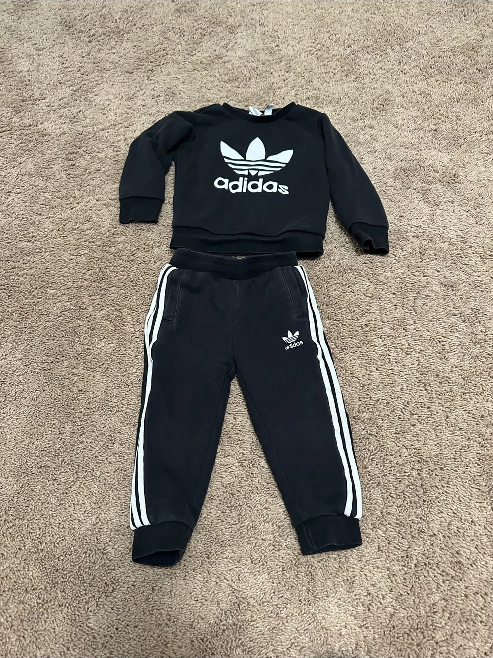 Adidas Boys Black and White Size 2T Sweat Outfit